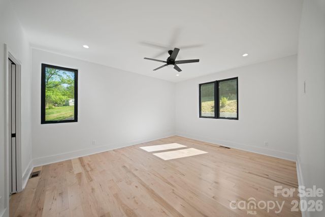 213 New Stock Road, Asheville, NC 28804