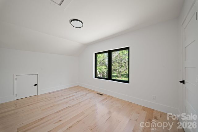 213 New Stock Road, Asheville, NC 28804