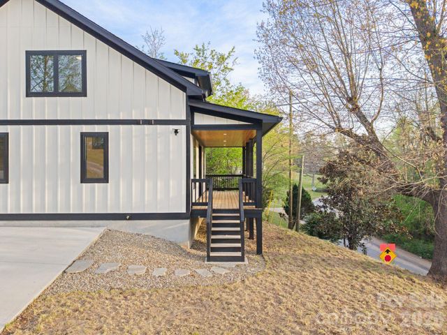 213 New Stock Road, Asheville, NC 28804