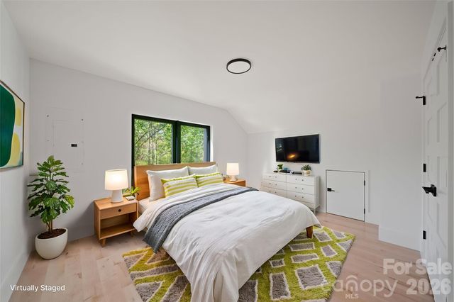 213 New Stock Road, Asheville, NC 28804