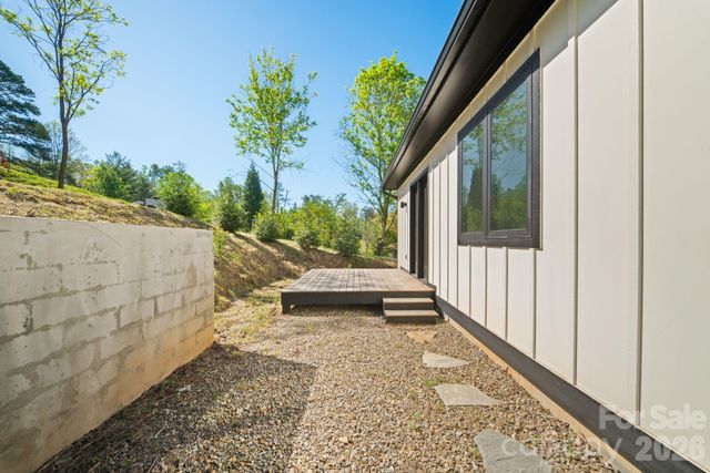213 New Stock Road, Asheville, NC 28804