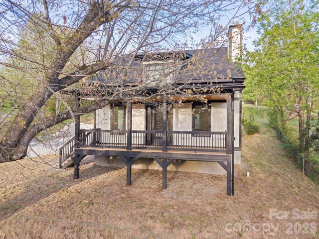 213 New Stock Road, Asheville, NC 28804