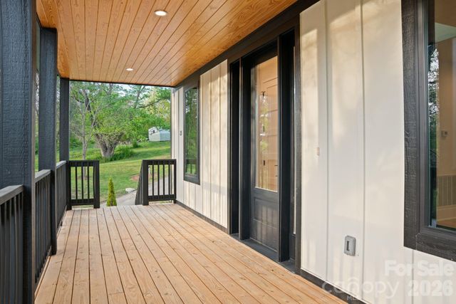 213 New Stock Road, Asheville, NC 28804