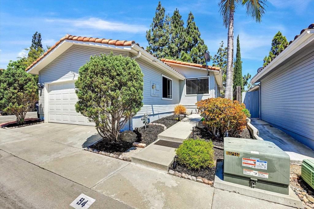 Image 11 of property listing at 14955 Avenida Venusto 94, San Diego, CA 92128