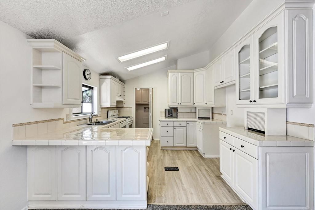Image 15 of property listing at 14955 Avenida Venusto 94, San Diego, CA 92128