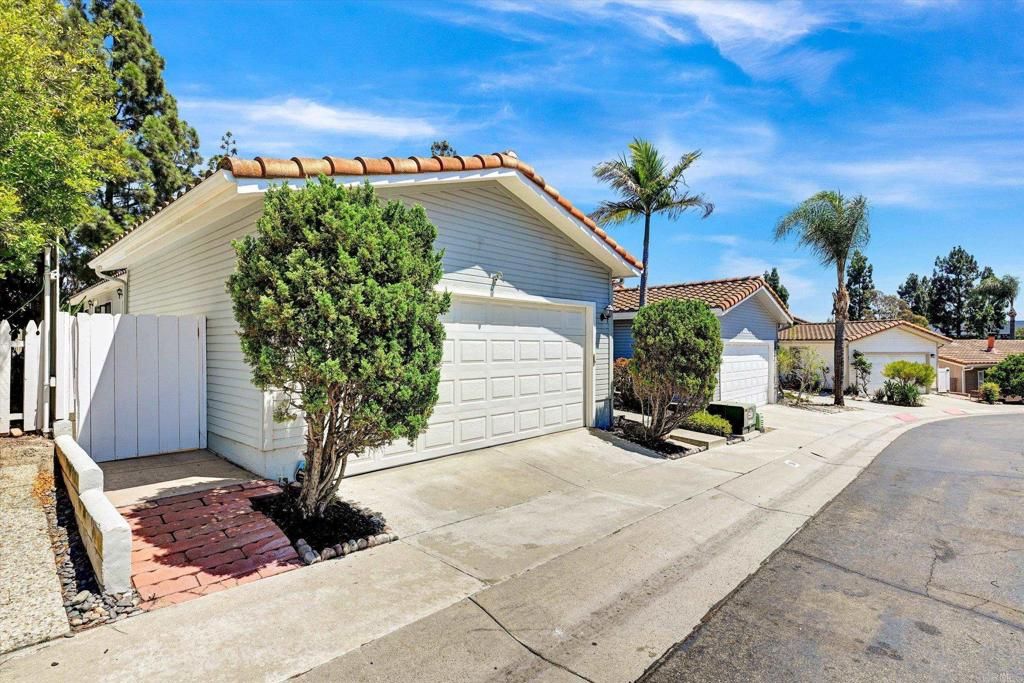 Image 34 of property listing at 14955 Avenida Venusto 94, San Diego, CA 92128