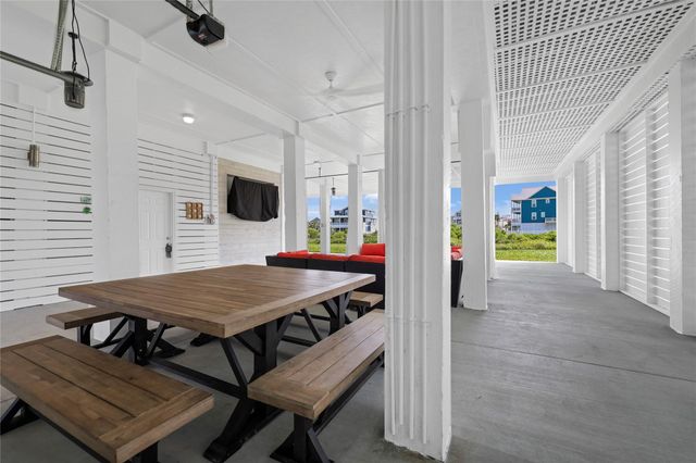 4102 Sandhill Crane Way, Galveston, TX 77554