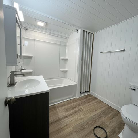 606 Wallgate Avenue, Waterloo, IA 50701