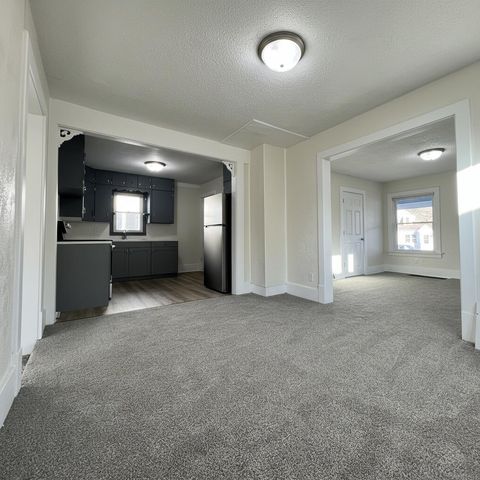 606 Wallgate Avenue, Waterloo, IA 50701