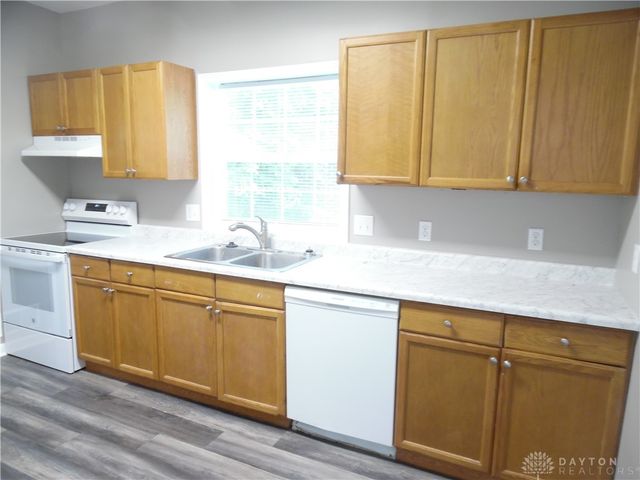 122 W Fairview Avenue, Dayton, OH 45405