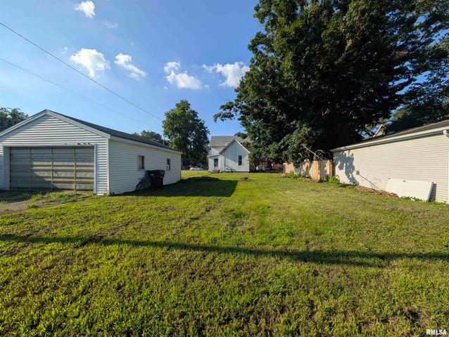 1019 BROADWAY Street, Pekin, IL 61554