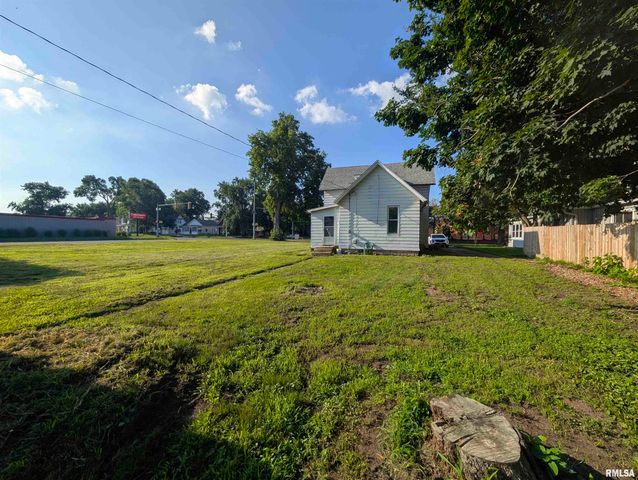1019 BROADWAY Street, Pekin, IL 61554