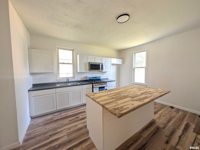 1019 BROADWAY Street, Pekin, IL 61554
