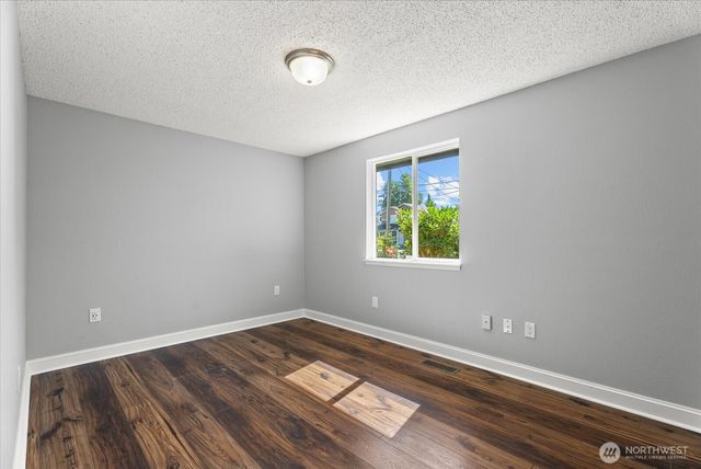 111 2nd Avenue SE, Pacific, WA 98047