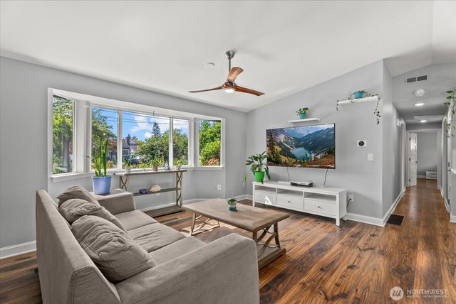 111 2nd Avenue SE, Pacific, WA 98047
