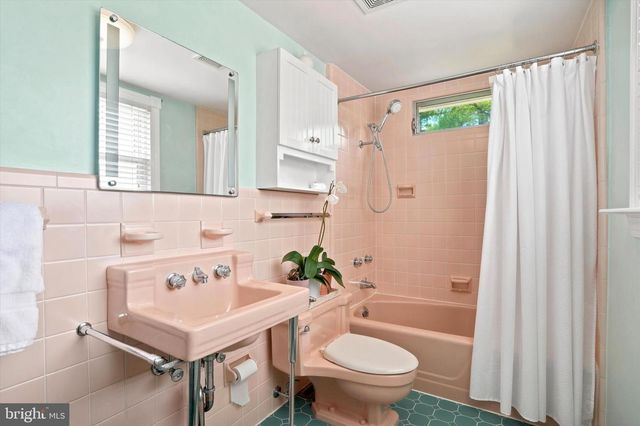 5038 BUTLER PIKE, Plymouth Meeting, PA 19462