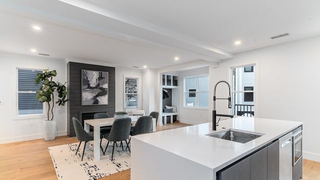 89 Cleveland St 89, Arlington, MA 02474