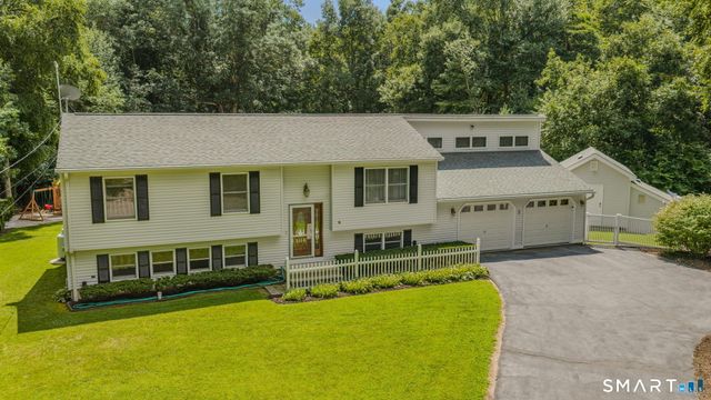 6 Liberty Road, Montville, CT 06370