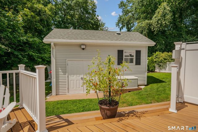 6 Liberty Road, Montville, CT 06370
