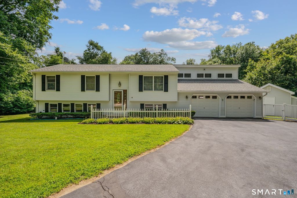 6 Liberty Road, Montville, CT 06370
