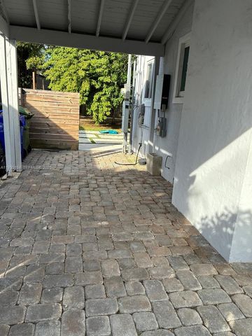 1757 SW 24th Ter, Miami, FL 33145