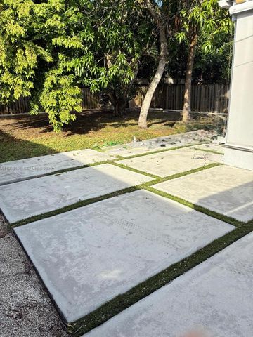 1757 SW 24th Ter, Miami, FL 33145