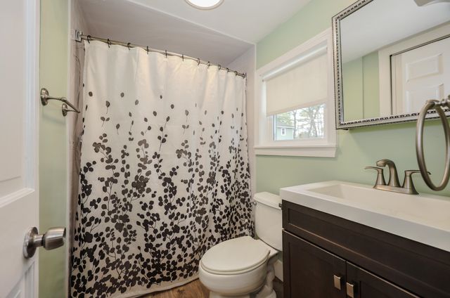 9 Riverside Drive, Fremont, NH 03044