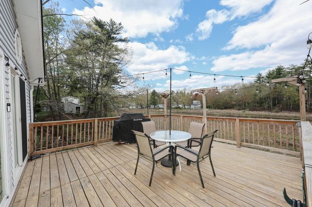 9 Riverside Drive, Fremont, NH 03044