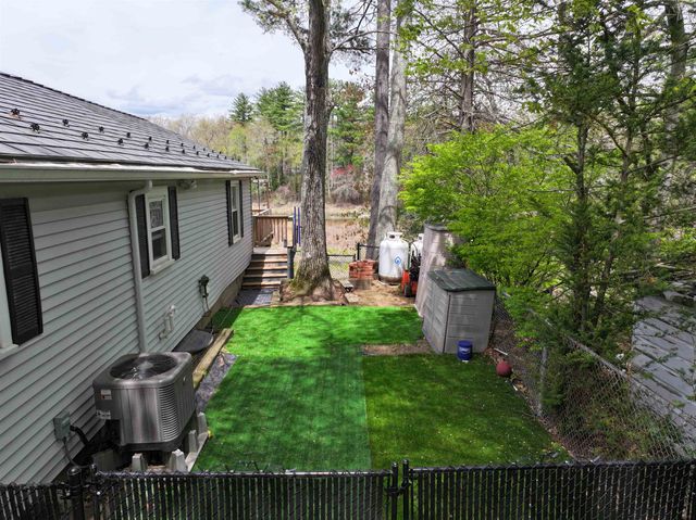 9 Riverside Drive, Fremont, NH 03044