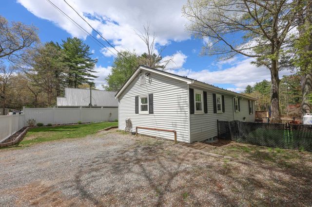 9 Riverside Drive, Fremont, NH 03044