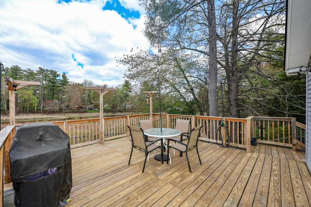 9 Riverside Drive, Fremont, NH 03044