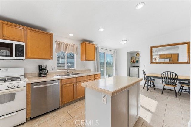 9890 Sue Ave, Rosamond, CA 93560