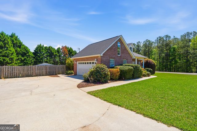 104 Henry Drive, Gray, GA 31032