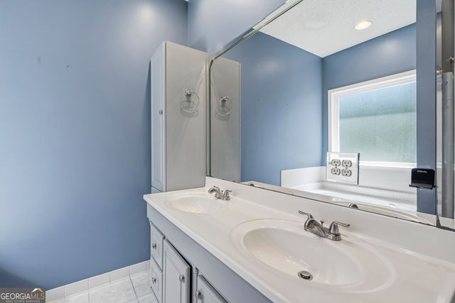 104 Henry Drive, Gray, GA 31032