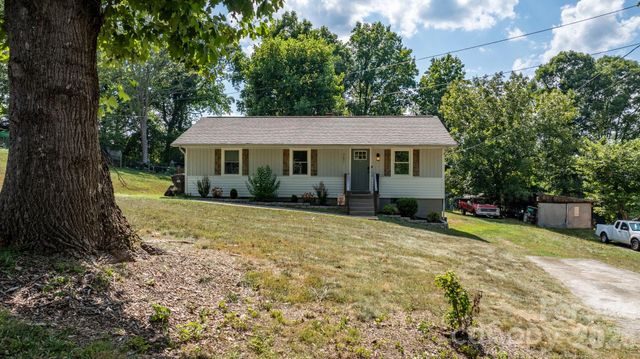 3691 Vantage Heights Circle, Lenoir, NC 28645