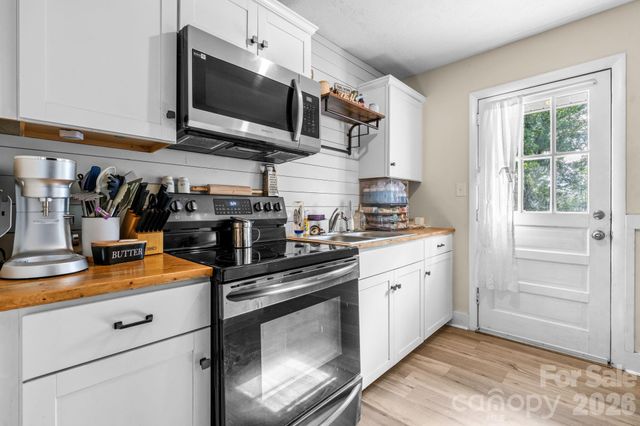 3691 Vantage Heights Circle, Lenoir, NC 28645