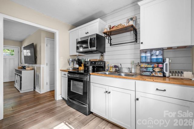 3691 Vantage Heights Circle, Lenoir, NC 28645