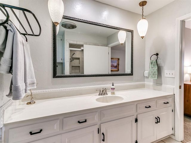 722 Pine Oak Drive, Edmond, OK 73034
