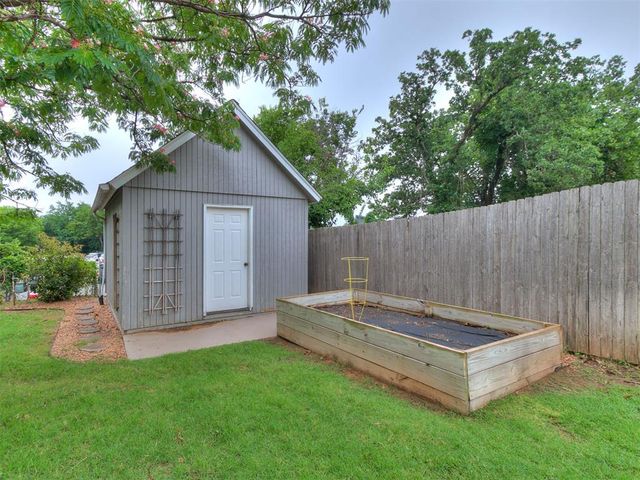 722 Pine Oak Drive, Edmond, OK 73034