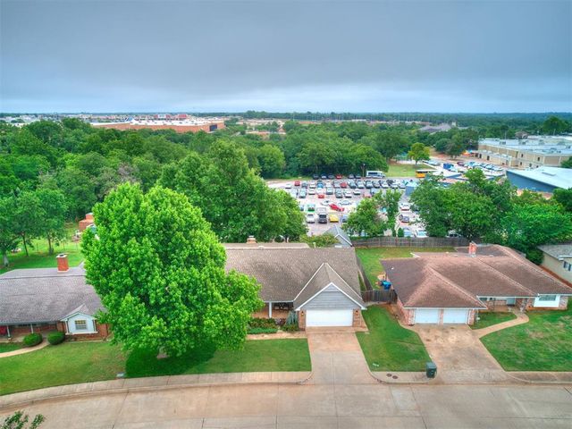 722 Pine Oak Drive, Edmond, OK 73034