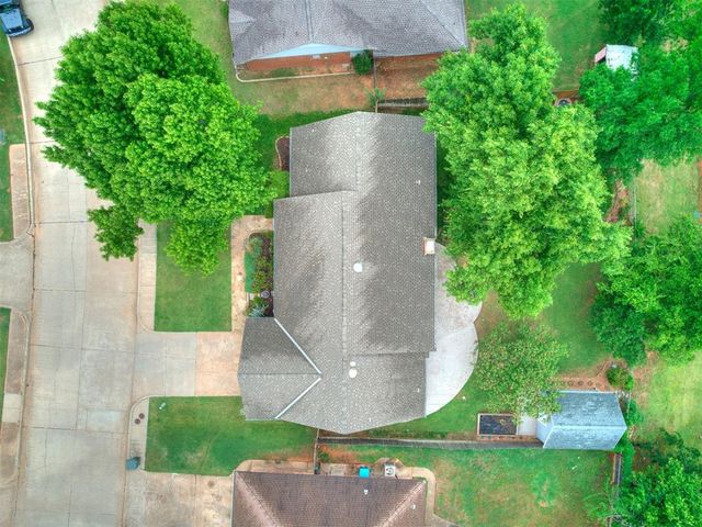 722 Pine Oak Drive, Edmond, OK 73034