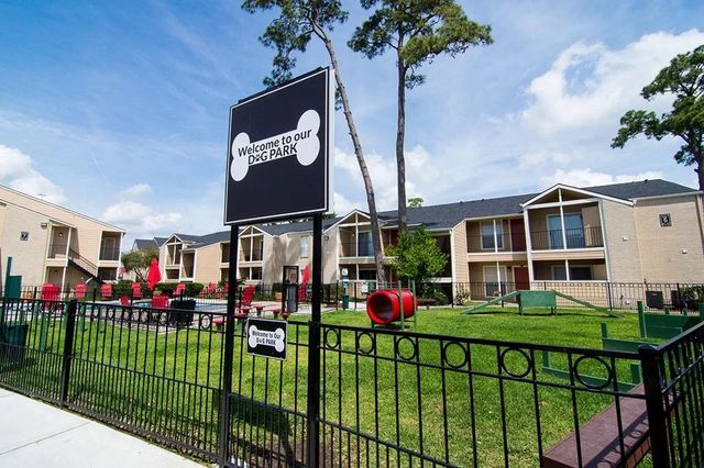 424 S Bender Avenue 302, Humble, TX 77338