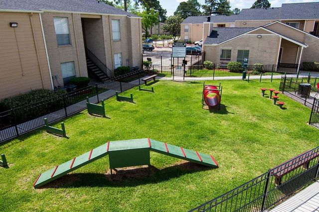 424 S Bender Avenue 302, Humble, TX 77338