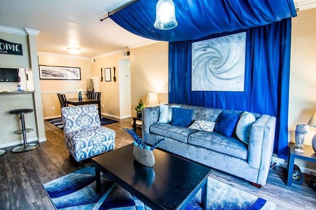424 S Bender Avenue 302, Humble, TX 77338