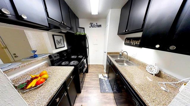 424 S Bender Avenue 302, Humble, TX 77338