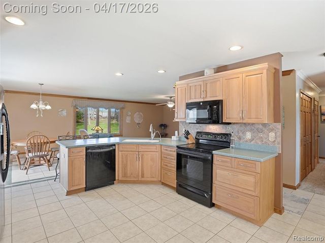 4695 Melanie Lane, White Lake, MI 48383