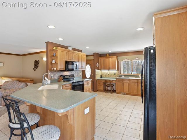 4695 Melanie Lane, White Lake, MI 48383