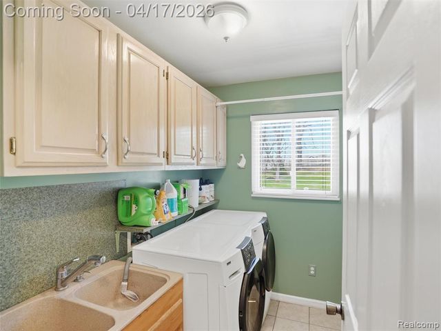 4695 Melanie Lane, White Lake, MI 48383