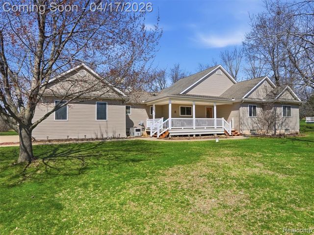 4695 Melanie Lane, White Lake, MI 48383