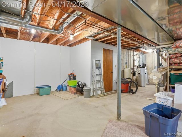 4695 Melanie Lane, White Lake, MI 48383